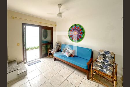 Sala de TV de casa de condomínio para alugar com 3 quartos, 100m² em Ingleses do Rio Vermelho, Florianópolis