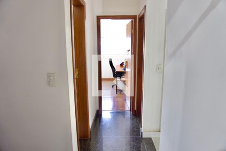 Corredor de casa à venda com 3 quartos, 220m² em Dom Cabral, Belo Horizonte