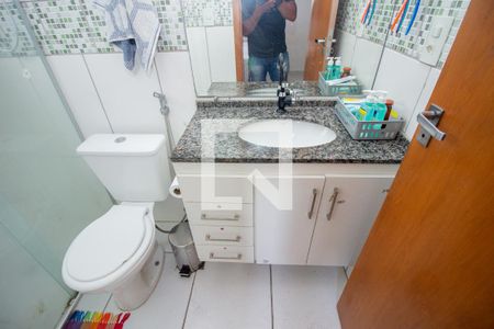 Banheiro da Suíte de apartamento para alugar com 3 quartos, 71m² em Alvorada, Contagem