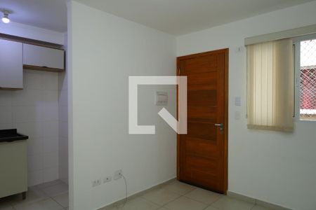 Sala de casa de condomínio para alugar com 2 quartos, 39m² em Vila Campanela, São Paulo