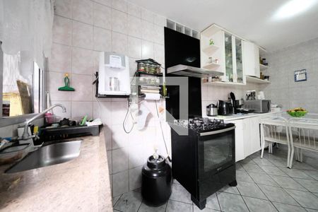 Casa à venda com 5 quartos, 135m² em Vila Nhocuné, São Paulo