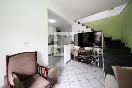 Casa à venda com 5 quartos, 135m² em Vila Nhocuné, São Paulo