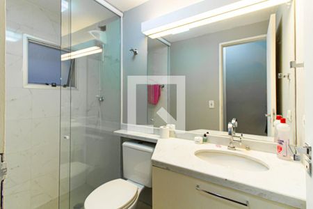 Banheiro de apartamento à venda com 2 quartos, 54m² em Boaçava, São Paulo