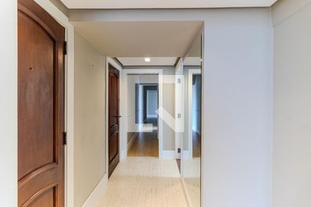 Corredor de Entrada de apartamento à venda com 2 quartos, 135m² em Higienópolis, São Paulo