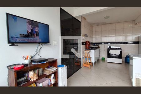 Casa para alugar com 3 quartos, 372m² em Jardim Russo, São Paulo