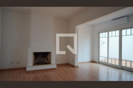 Sala / Lareira  de casa de condomínio para alugar com 4 quartos, 200m² em Pedra Redonda, Porto Alegre