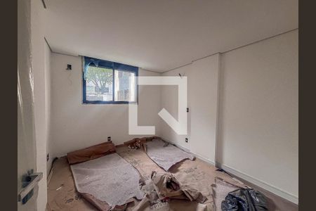 Quarto de apartamento à venda com 2 quartos, 63290m² em Lourdes, Belo Horizonte