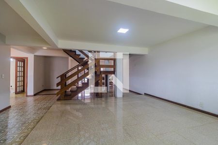 Casa para alugar com 4 quartos, 334m² em Guarujá, Porto Alegre