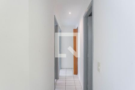 Corredor  de apartamento à venda com 3 quartos, 67m² em Conjunto Residencial Ingai, São Paulo