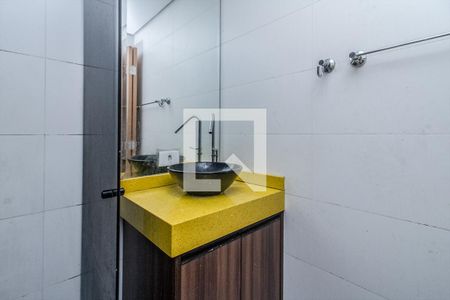 banheiro social_3 de apartamento para alugar com 0 quarto, 34m² em Sacomã, São Paulo