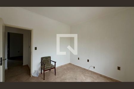 Casa para alugar com 5 quartos, 130m² em Jardim Ivana, São Paulo