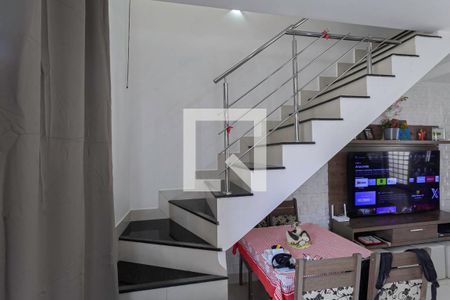 Escada de apartamento à venda com 2 quartos, 122m² em Parque Xangri-lá, Contagem