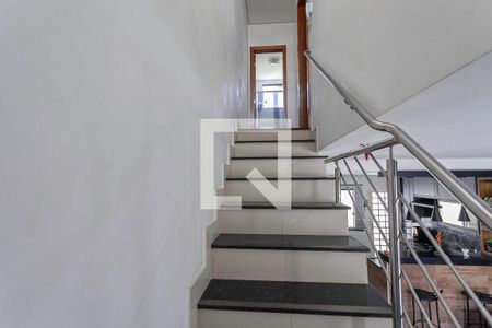 Escada de apartamento à venda com 2 quartos, 122m² em Parque Xangri-lá, Contagem