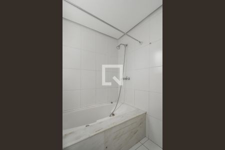 Banheiro da Suíte de apartamento para alugar com 3 quartos, 115m² em Petrópolis, Porto Alegre