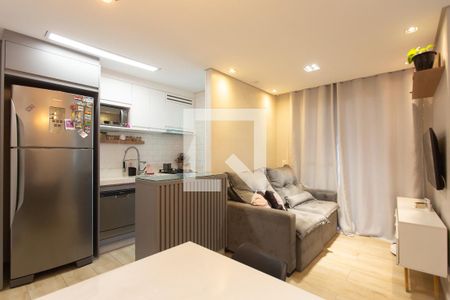 Sala de apartamento para alugar com 2 quartos, 50m² em Jardim das Oliveiras, São Paulo