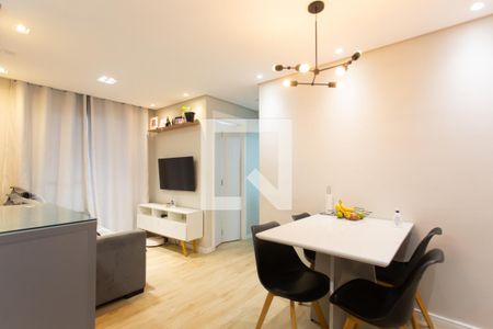 Sala de apartamento para alugar com 2 quartos, 50m² em Jardim das Oliveiras, São Paulo