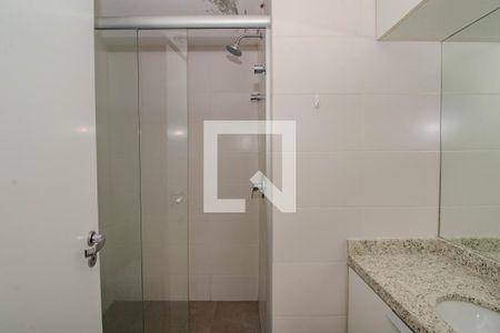 Banheiro de kitnet/studio para alugar com 1 quarto, 41m² em São João, Porto Alegre