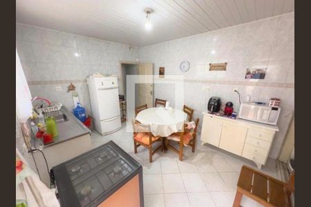 Casa à venda com 3 quartos, 236m² em Vila Ipojuca, São Paulo