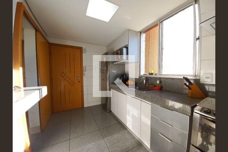 Apartamento à venda com 4 quartos, 99m² em Fernão Dias, Belo Horizonte