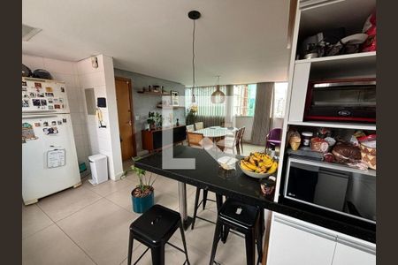 Apartamento à venda com 3 quartos, 170m² em Santa Tereza, Belo Horizonte