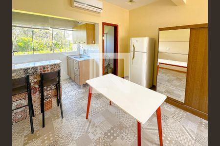 Sala/Quarto de kitnet/studio para alugar com 1 quarto, 25m² em São João do Rio Vermelho, Florianópolis