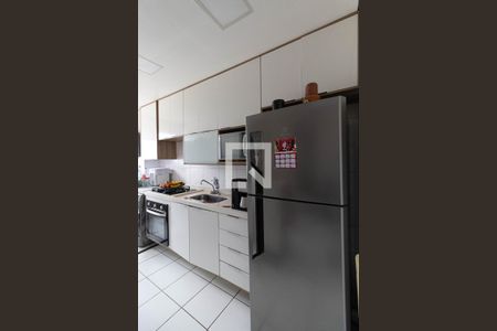 Sala/Cozinha/Área de Serviço  de apartamento para alugar com 2 quartos, 48m² em Vila Carmosina, São Paulo