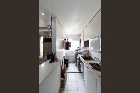 Sala/Cozinha/Área de Serviço  de apartamento para alugar com 2 quartos, 48m² em Vila Carmosina, São Paulo