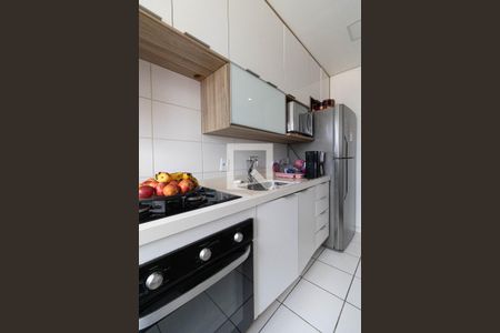 Sala/Cozinha/Área de Serviço  de apartamento para alugar com 2 quartos, 48m² em Vila Carmosina, São Paulo