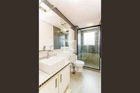 Banheiro  de apartamento para alugar com 2 quartos, 84m² em Santana, Porto Alegre