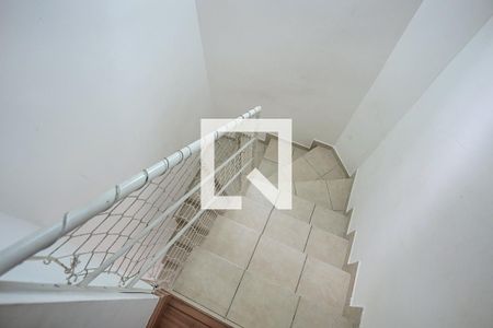 Escada de casa à venda com 3 quartos, 130m² em Parque das Cigarreiras, Taboão da Serra