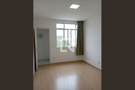 Sala de apartamento para alugar com 2 quartos, 84m² em Olaria, Rio de Janeiro