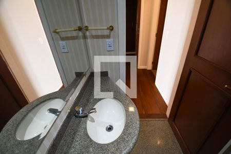 Lavabo de apartamento à venda com 3 quartos, 137m² em Cambuí, Campinas