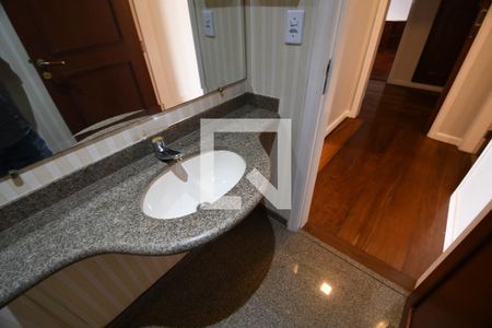 Lavabo de apartamento à venda com 3 quartos, 137m² em Cambuí, Campinas