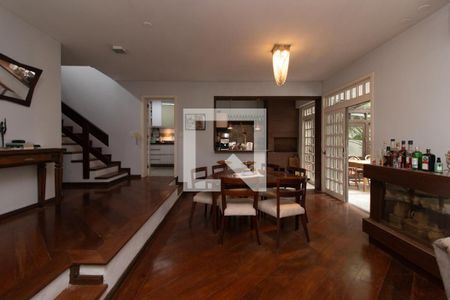 Sala de casa de condomínio para alugar com 4 quartos, 311m² em Pedra Redonda, Porto Alegre