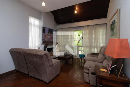 Sala de casa de condomínio para alugar com 4 quartos, 311m² em Pedra Redonda, Porto Alegre