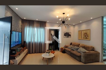 Sala de estar de casa para alugar com 3 quartos, 209m² em Vila Monte Serrat, Ferraz de Vasconcelos