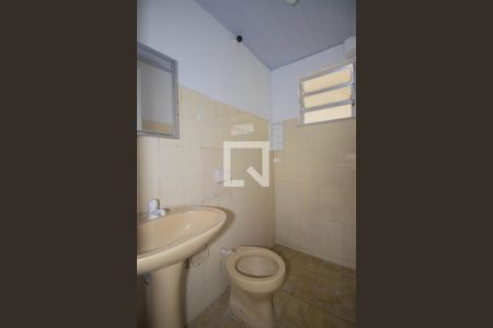Banheiro de casa para alugar com 1 quarto, 48m² em Colubandê, São Gonçalo
