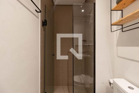 Banheiro de kitnet/studio para alugar com 1 quarto, 24m² em Pompeia, São Paulo