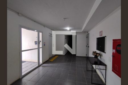 Hall de entrada de apartamento para alugar com 2 quartos, 48m² em Parque Bristol, São Paulo
