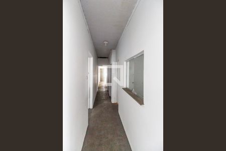 Corredor de casa para alugar com 2 quartos, 315m² em Vila Silva Ribeiro, Carapicuíba