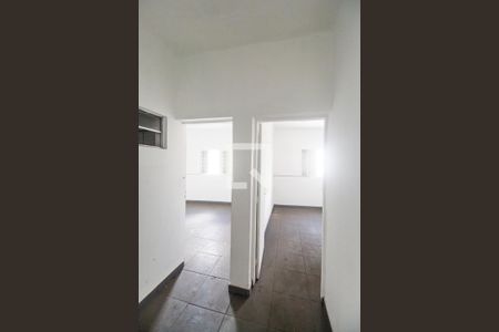 Corredor de casa para alugar com 2 quartos, 315m² em Vila Silva Ribeiro, Carapicuíba
