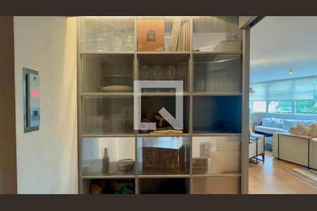 Hall de entrada de apartamento à venda com 3 quartos, 178m² em Jardim Paulistano, São Paulo