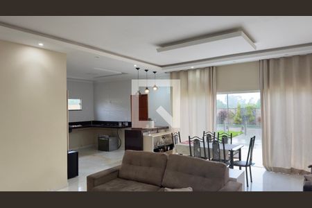 Sala de casa de condomínio para alugar com 3 quartos, 186m² em Cajueiros, Maricá