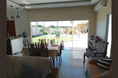 Sala de casa de condomínio para alugar com 3 quartos, 186m² em Cajueiros, Maricá