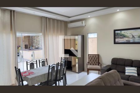 Sala de casa de condomínio para alugar com 3 quartos, 186m² em Cajueiros, Maricá