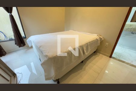 Suíte de casa de condomínio para alugar com 3 quartos, 186m² em Cajueiros, Maricá