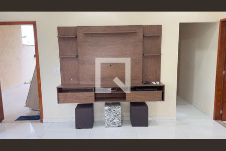 Sala de casa de condomínio para alugar com 3 quartos, 186m² em Cajueiros, Maricá