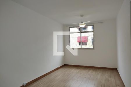 Sala de apartamento para alugar com 2 quartos, 50m² em Taquara, Rio de Janeiro