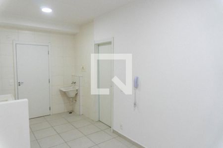Sala/Cozinha de apartamento à venda com 1 quarto, 25m² em Jardim Itacolomi, São Paulo