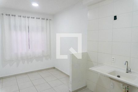 Sala/Cozinha de apartamento à venda com 1 quarto, 25m² em Jardim Itacolomi, São Paulo